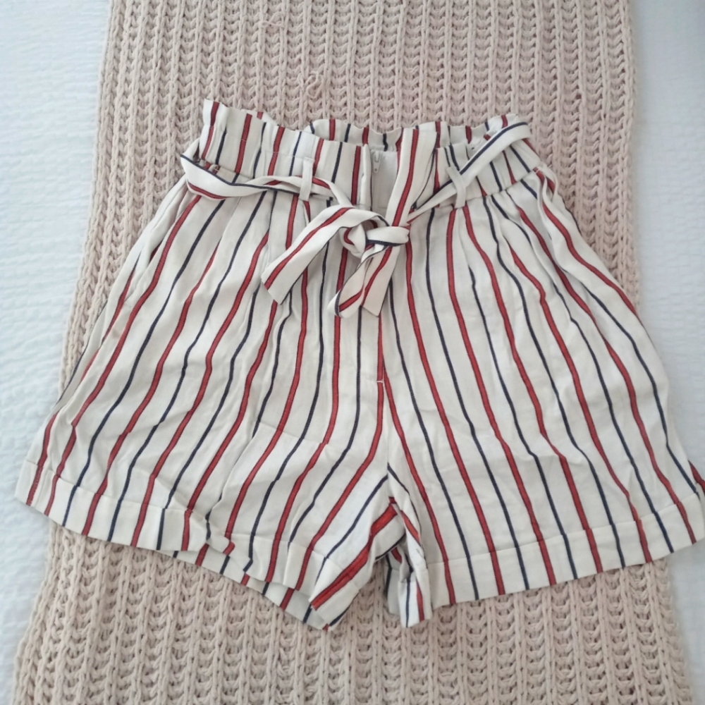 H&M paper-bag shorts